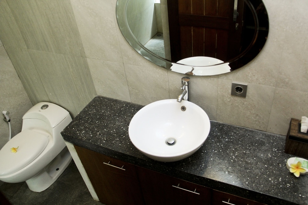 Delu Villas And Suites Seminyak 43/48