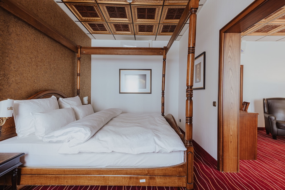 Kings First Class Hotel 36/77