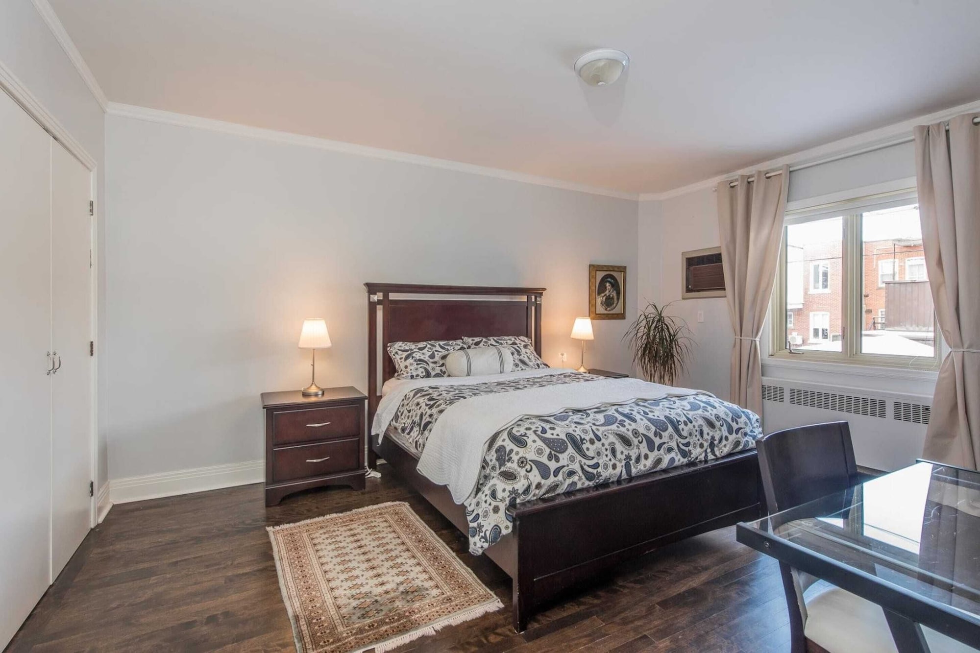 ECONOMY, QUEEN BED