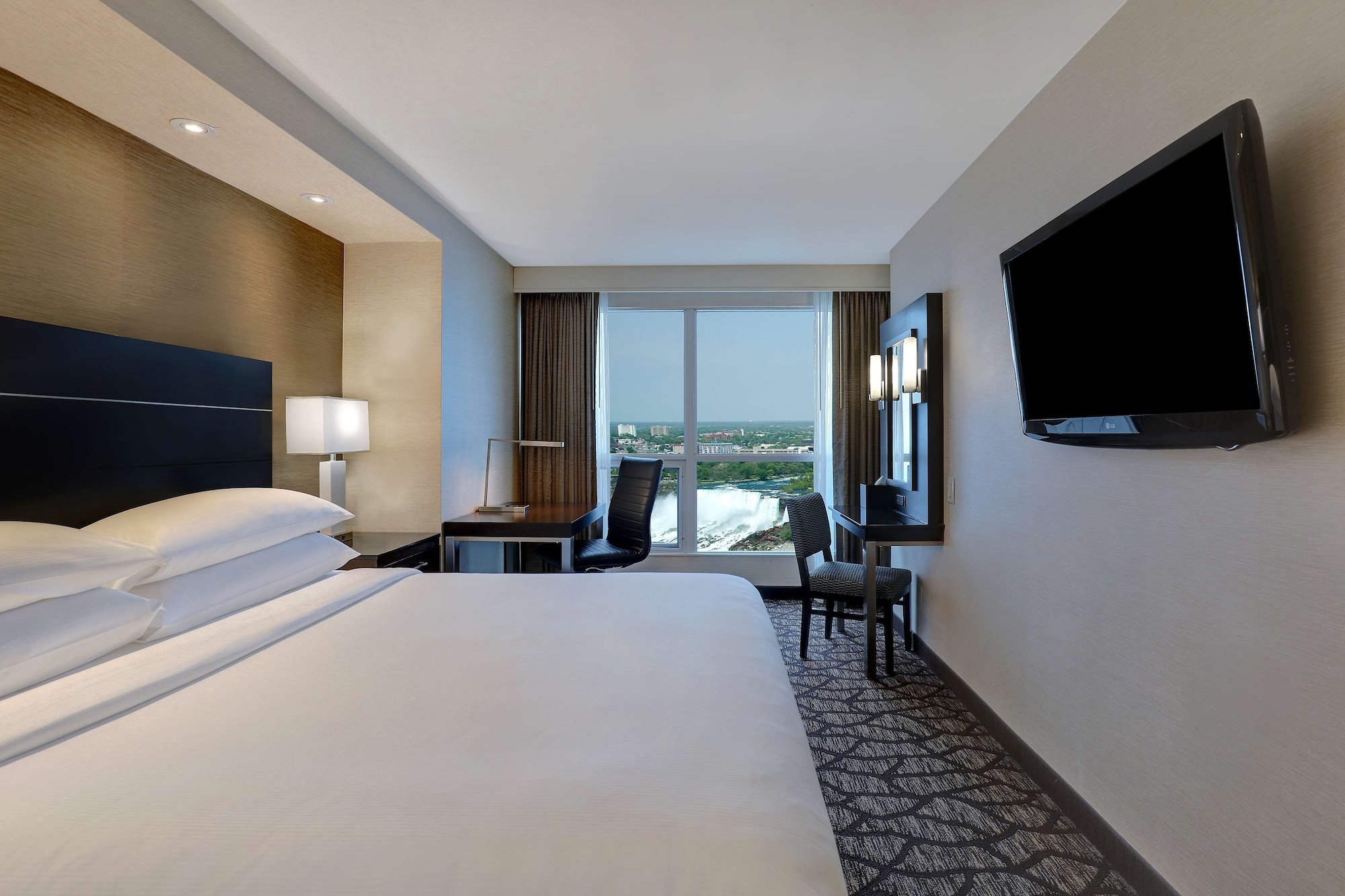Room, King Bed, Canadian Us Falls View, Sofa, Embassy Suites By Hilton Niagara Falls Fallsview 3/5