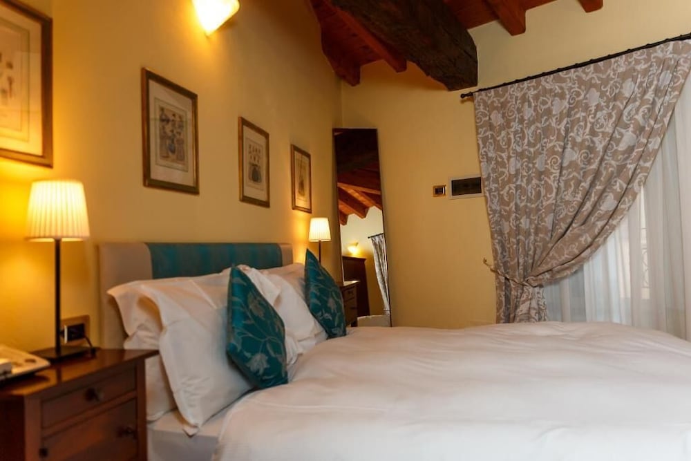 ALBERGO OROLOGIO HOTEL photo2