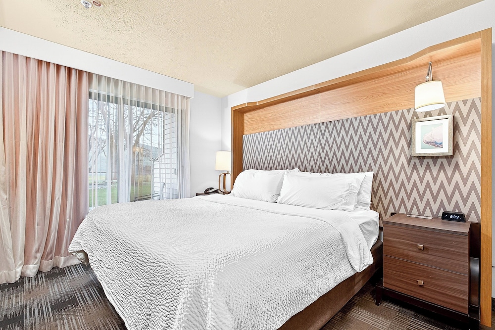جناح بسرير كينج بإطلالة على النهر بغرفة نوم واحدة، Holiday Inn Clarkston - Lewiston 2/10