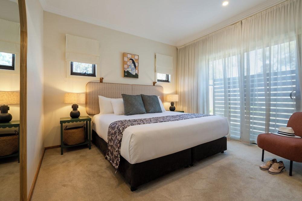 Vineyard, Suite