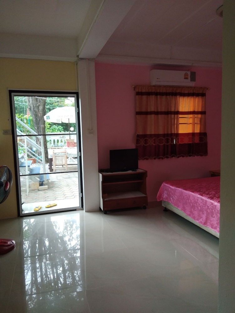 Chomlay Restaurant & Room For Rent 18/27