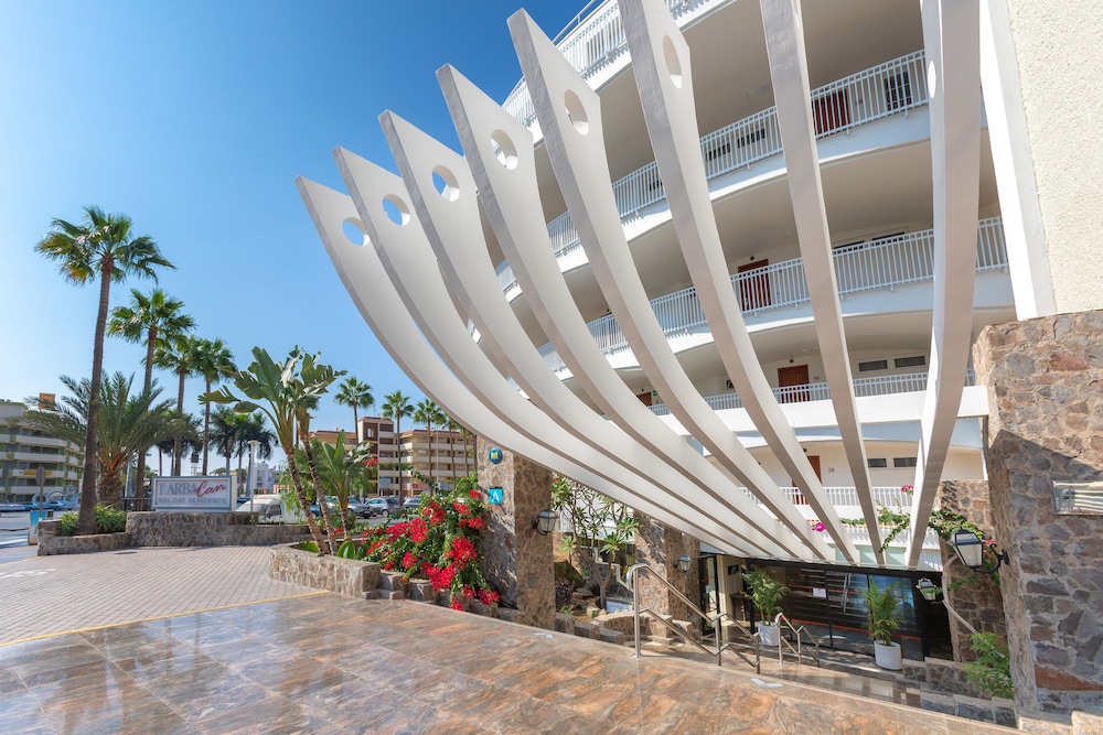Sol Barbacan Apartments 4/72