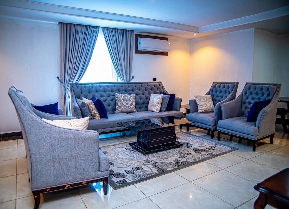 Caledonian Suites 42/63
