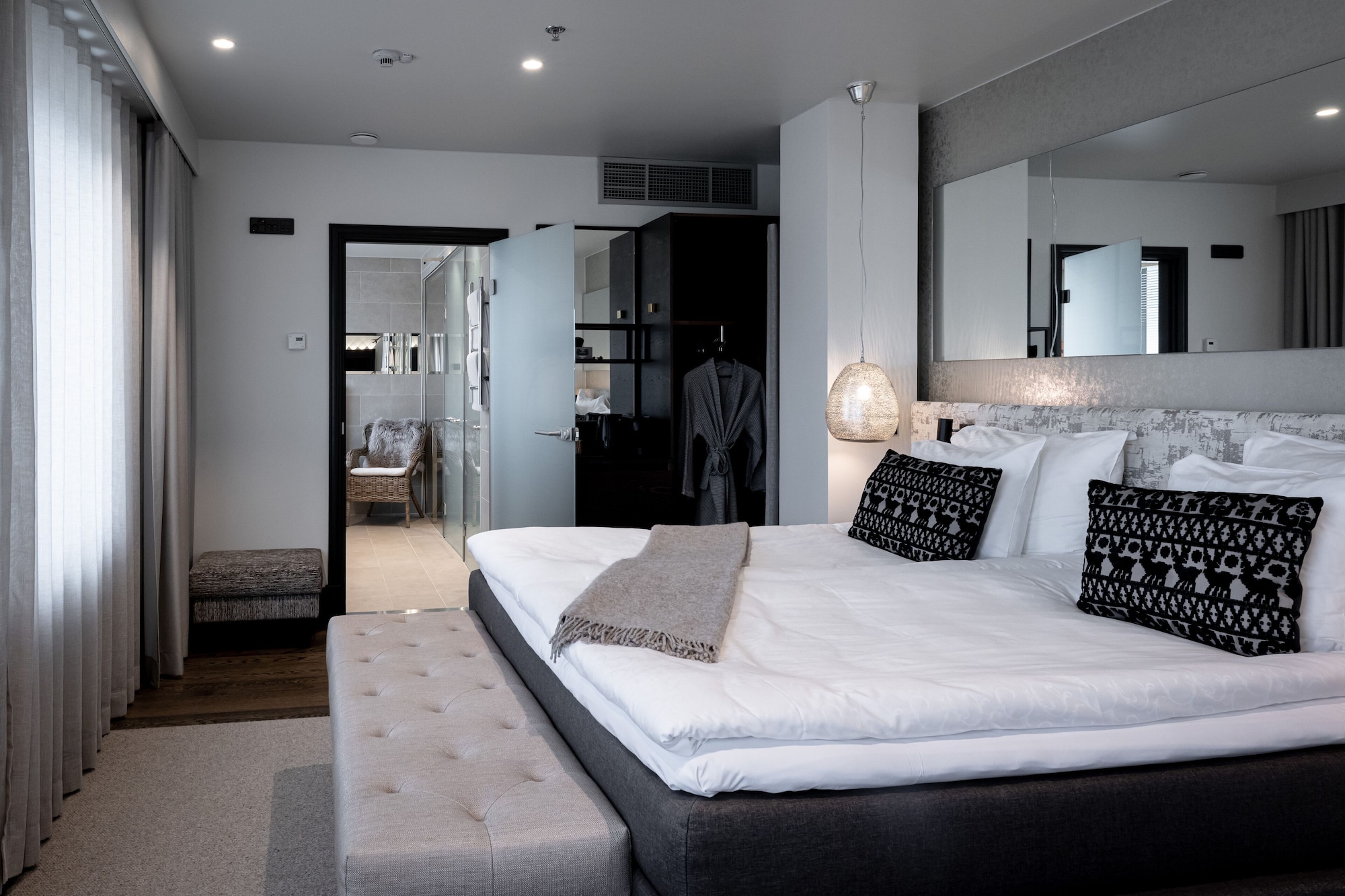 ARCTIC, JUNIOR SUITE, PENTHOUSE