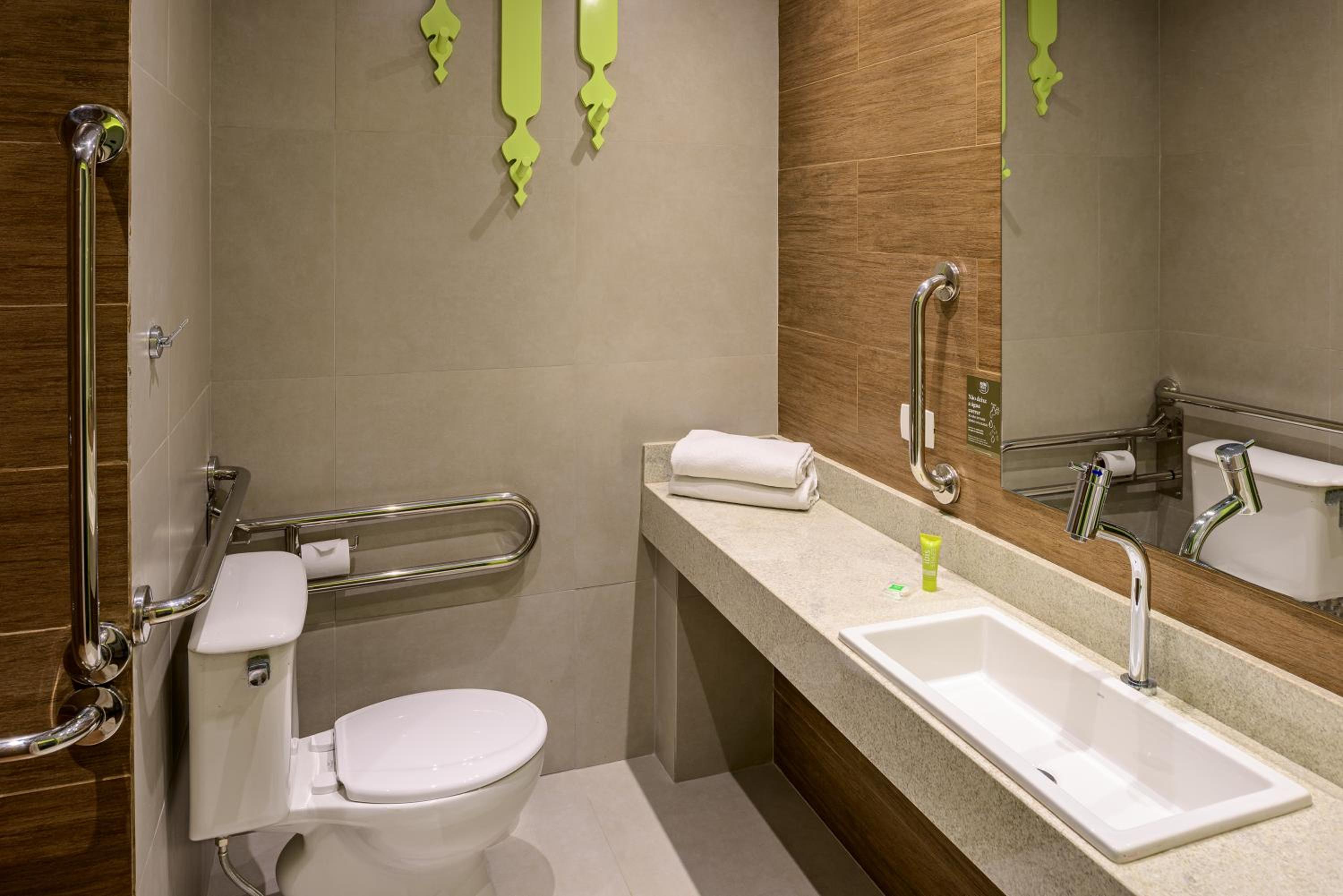 غرفة قياسية بسريرين منفصلين، ibis Styles Curitiba Centro Civico 8/10