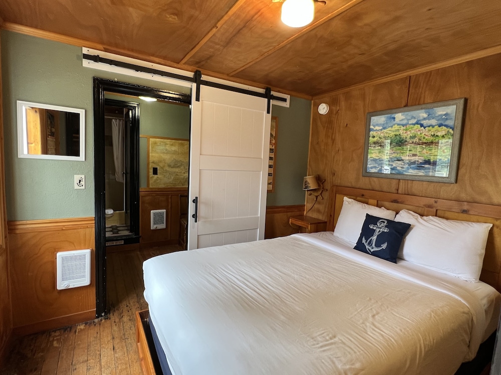 Anchor Inn Resort 10/50