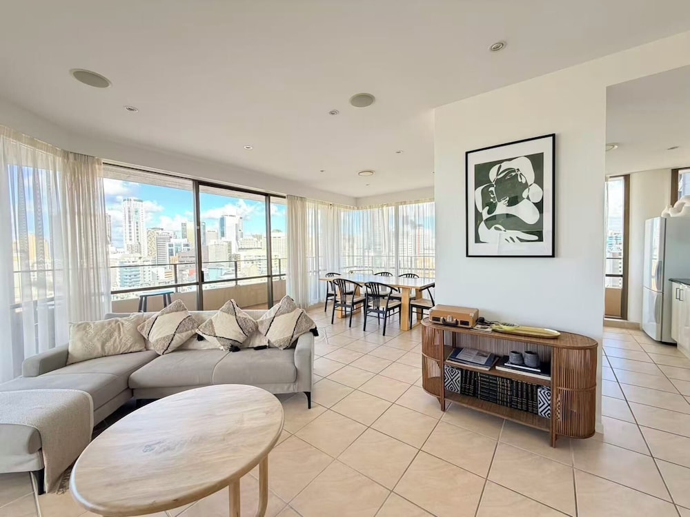 The Summit Apartments 55/67