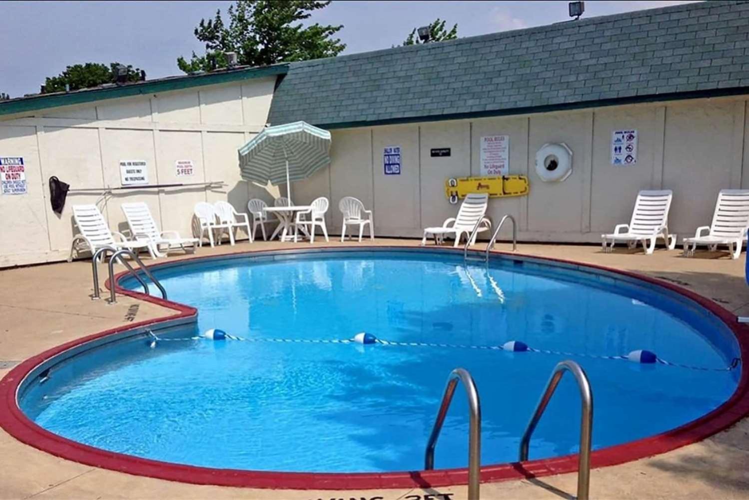 Travelodge by Wyndham Lansing MI 16/21