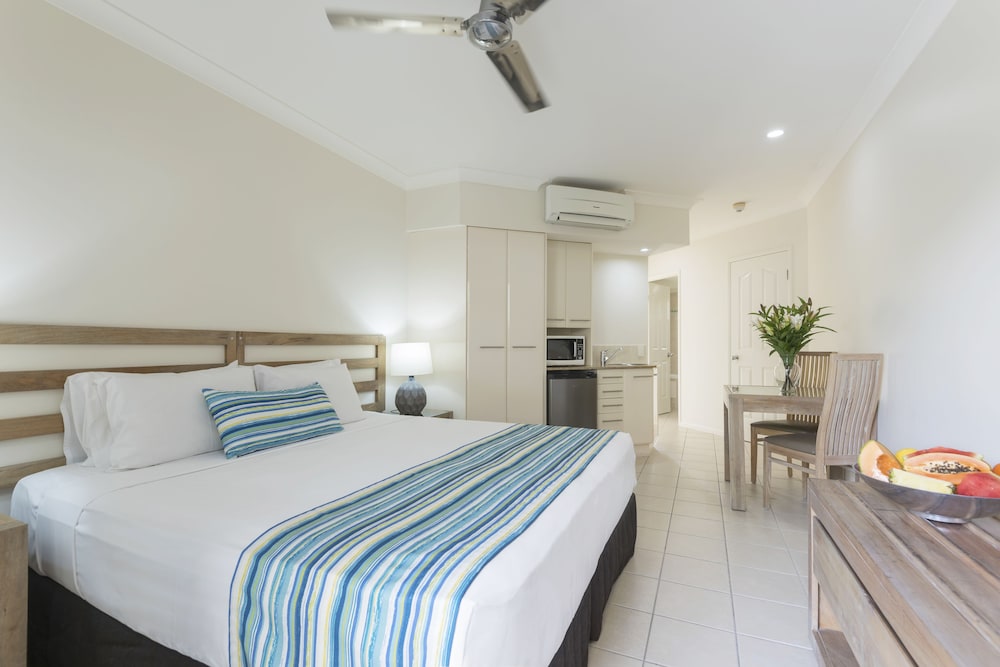 Meridian Port Douglas 14/70
