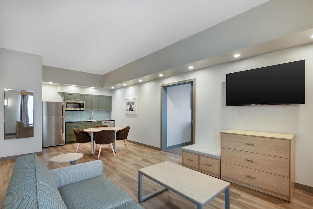 Best Western Plus Kawartha Lakes Hotel & Suites 33/52