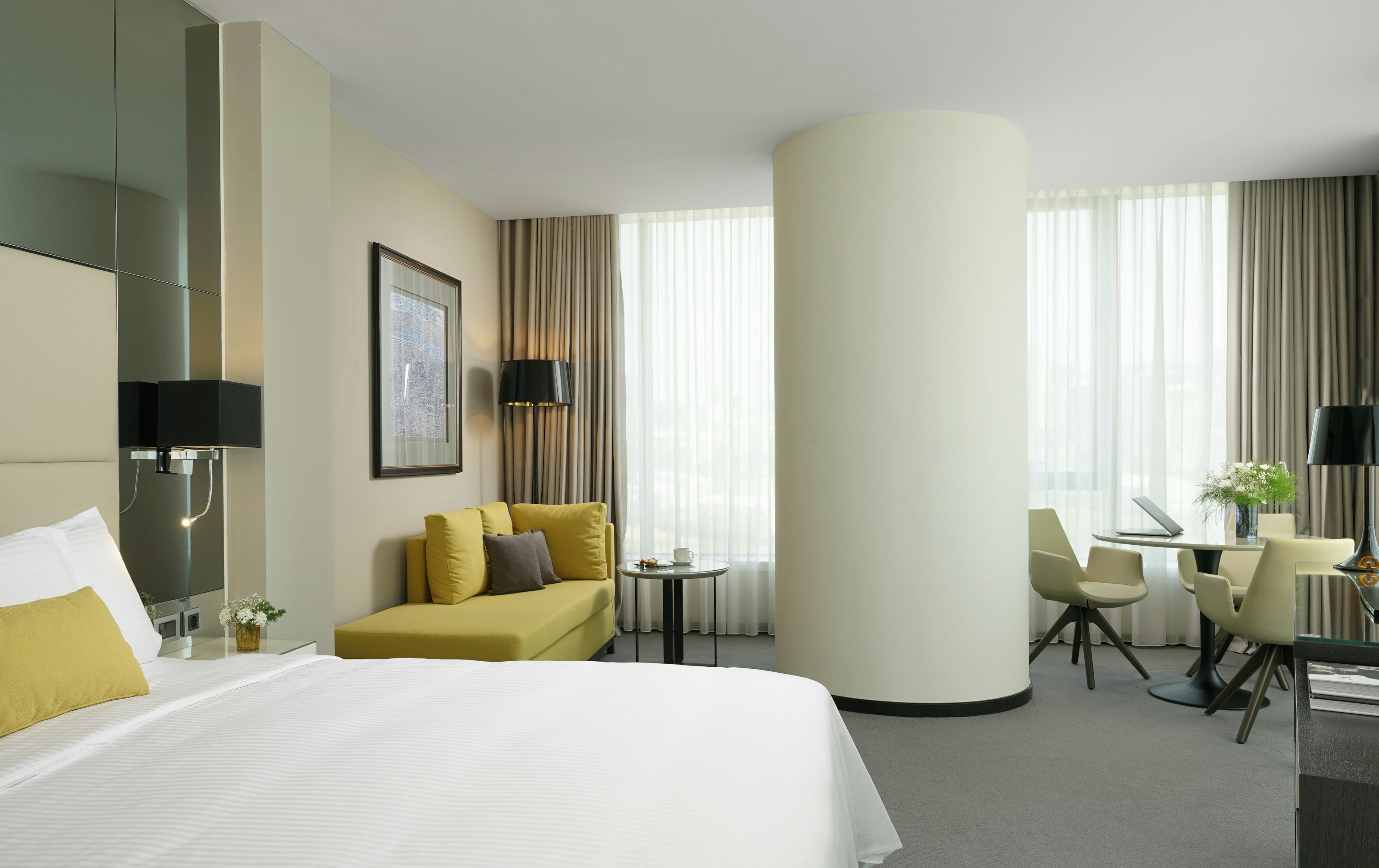 Centro, Suite, Corner