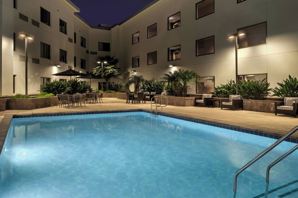 Courtyard Redwood City 24/48