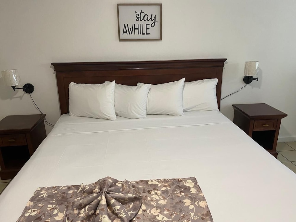 Pineapple Court Hotel 15/36