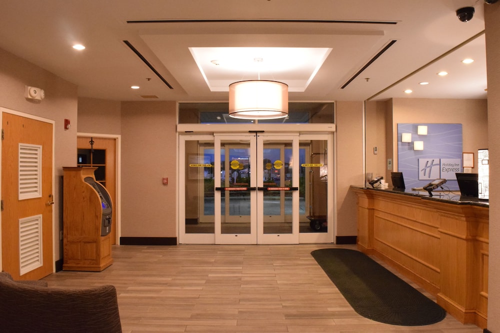 Holiday Inn Express Hotel Amp Suites Watertown Thousand Island 13/56