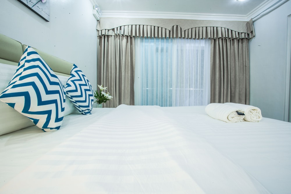 Grand Blue Beach Hotel 34/77