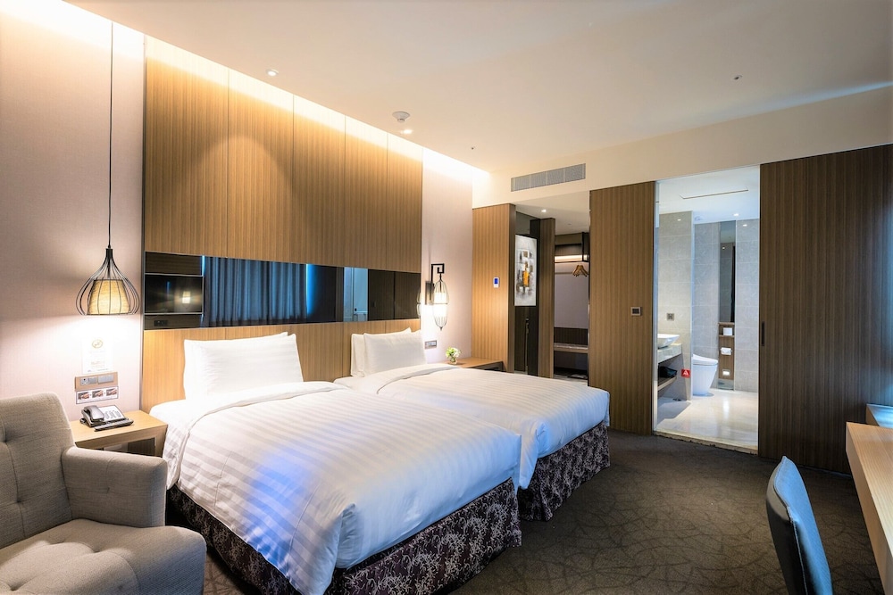 DELUXE, EXECUTIVE, TWIN BEDS