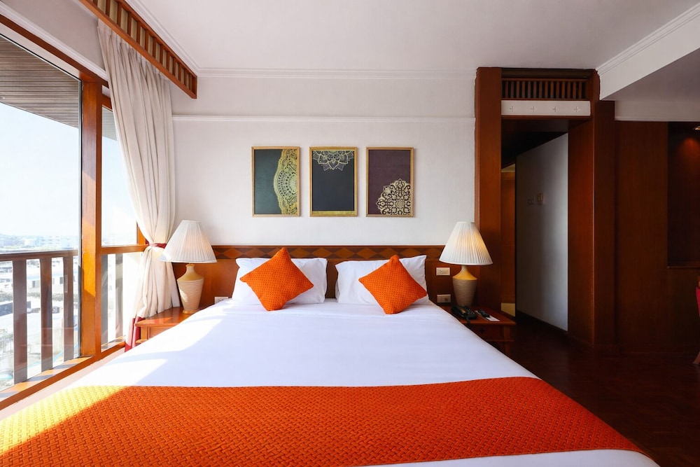 DELUXE, DOUBLE BED