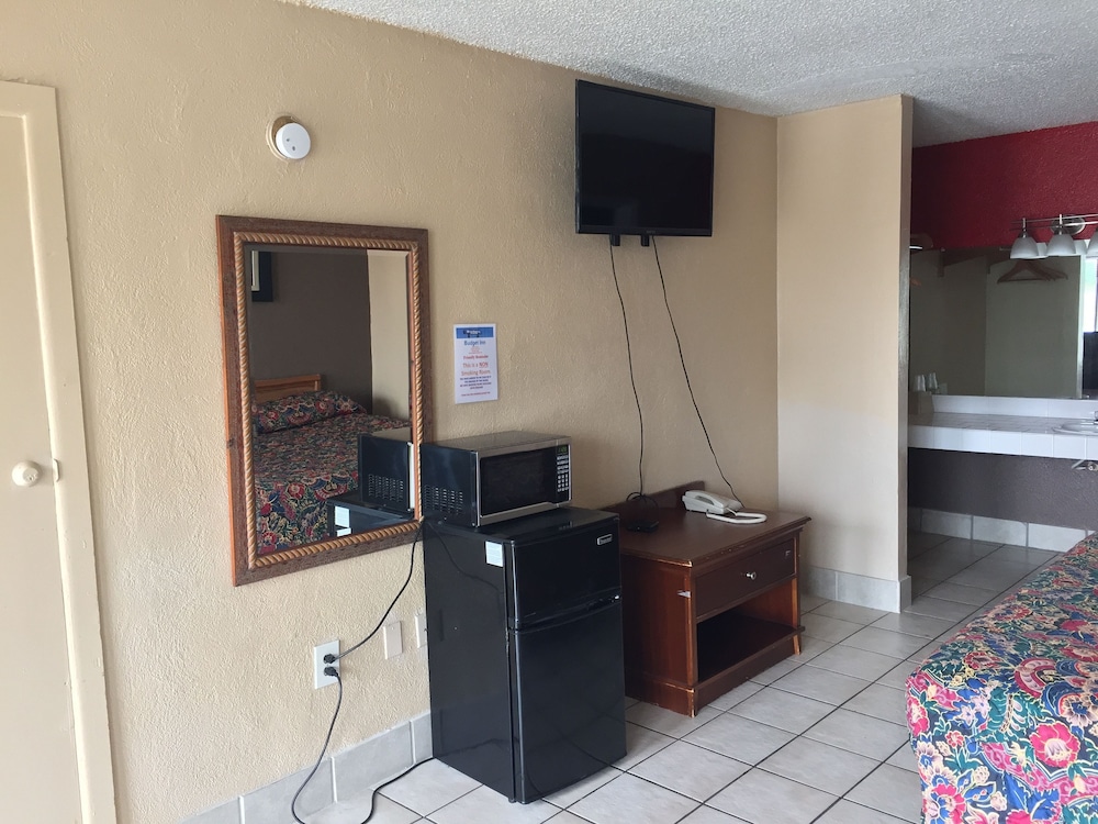 Budget Inn 37/43