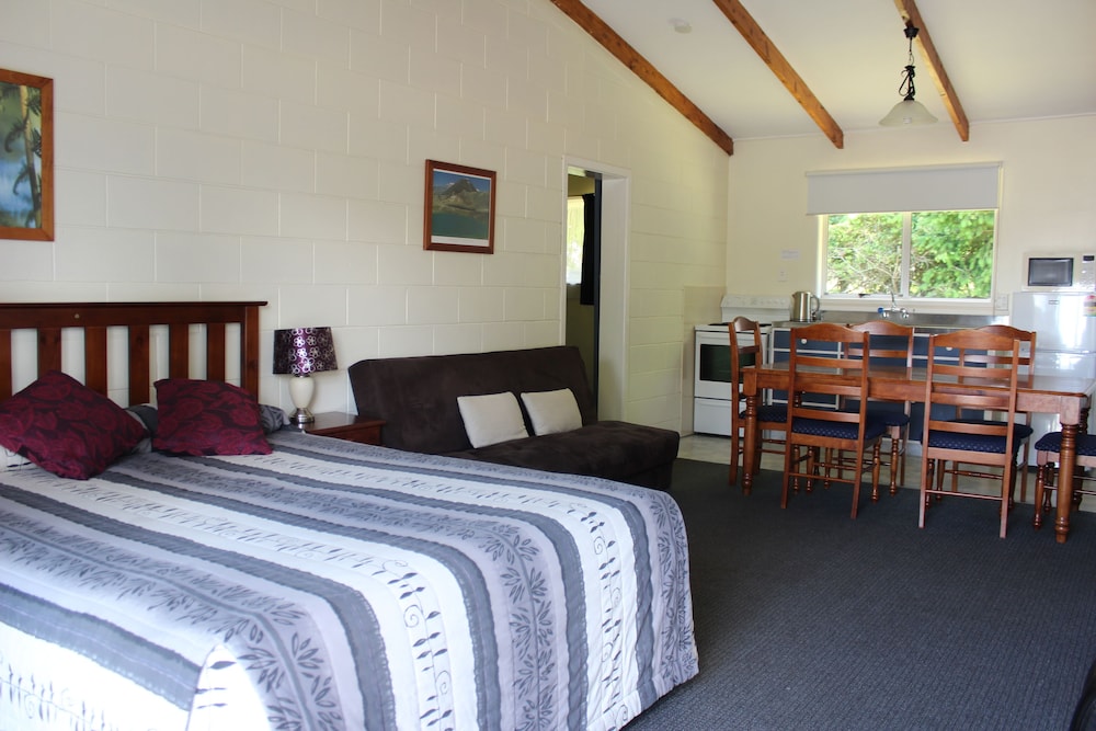 Fairy Springs Motel 20/59