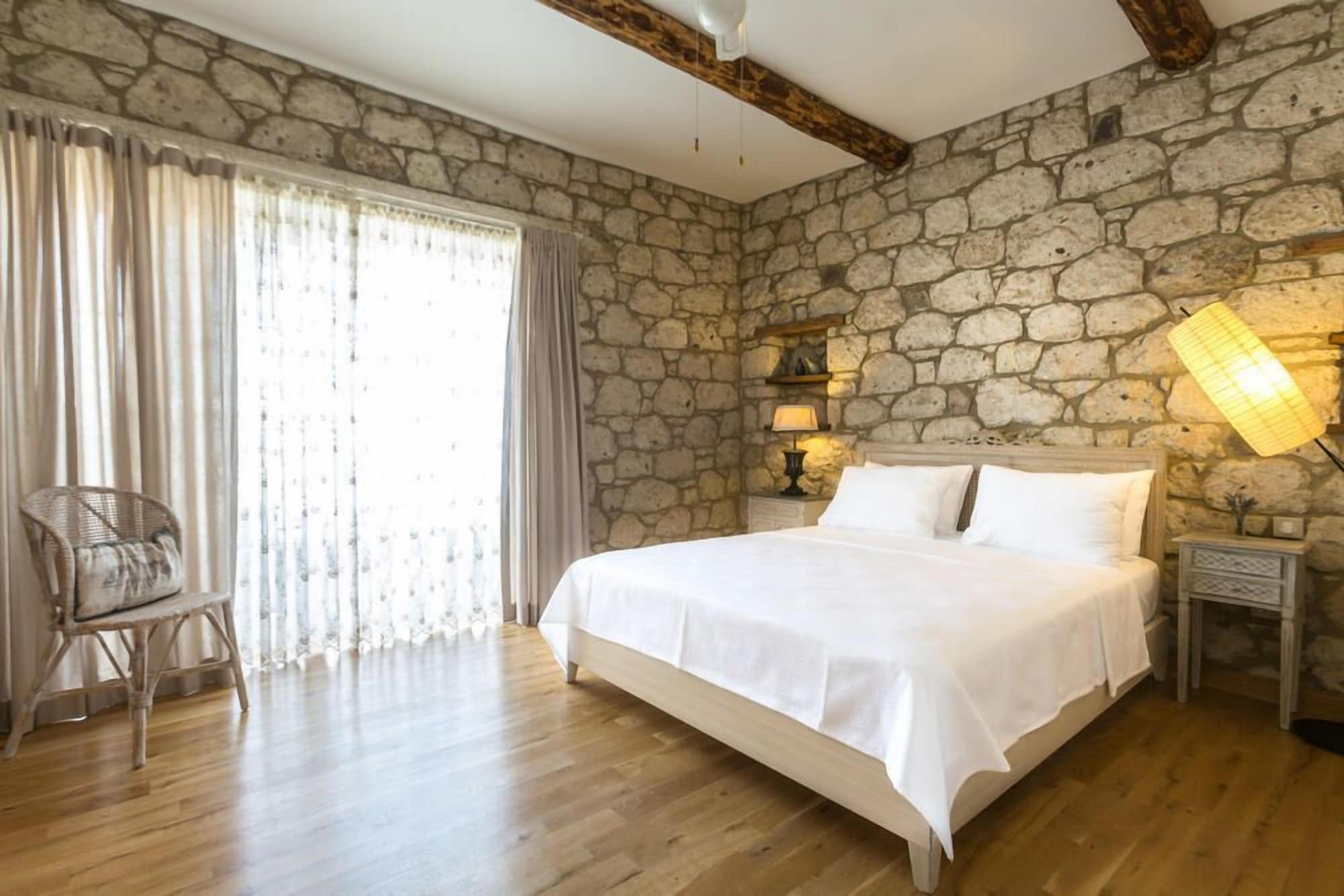 ROOM, DOUBLE OR TWIN BED, GARDEN AREA