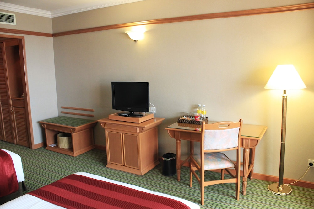 Grand Palace Hotel 36/39