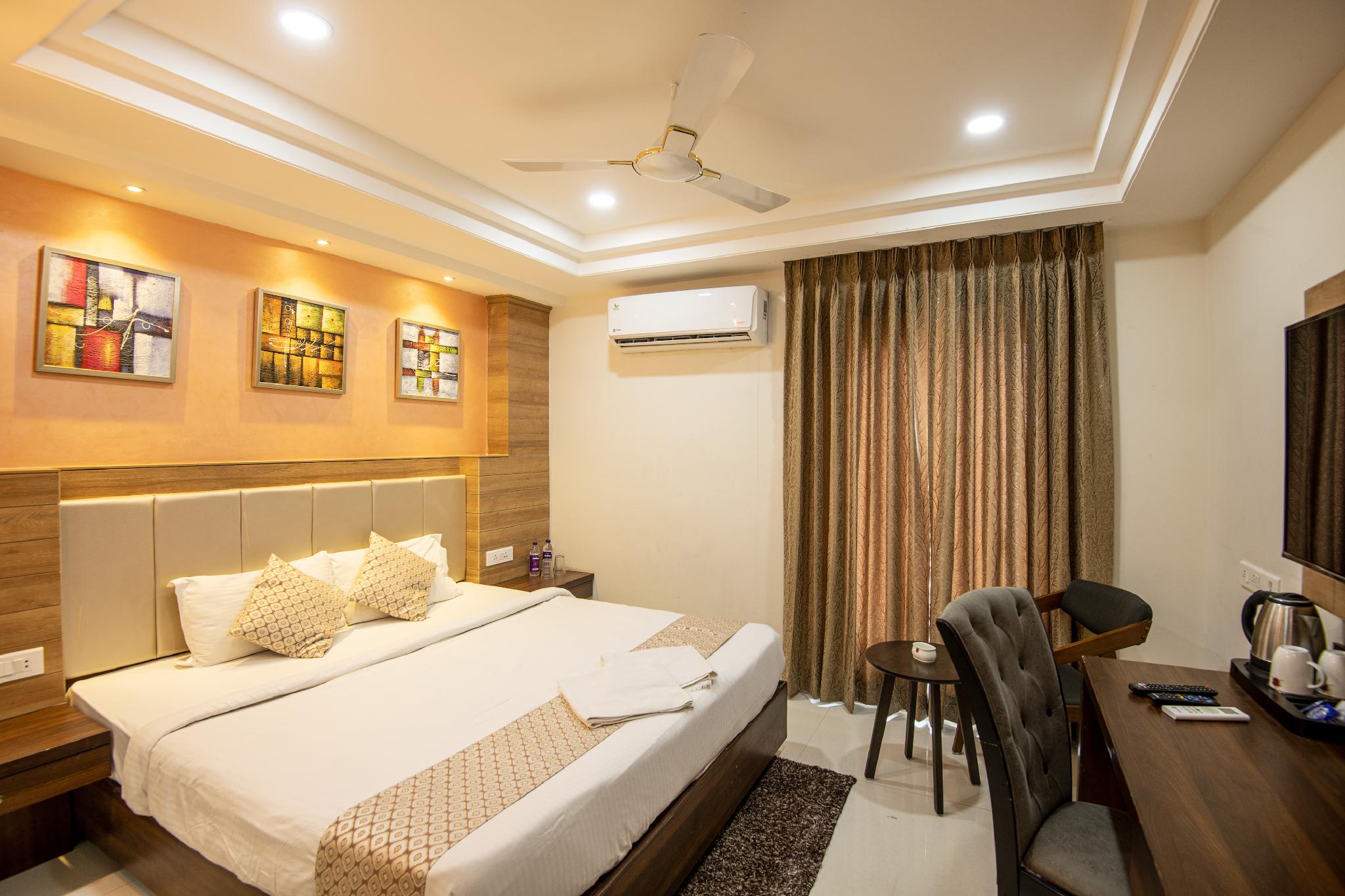 ROOM, DOUBLE BED