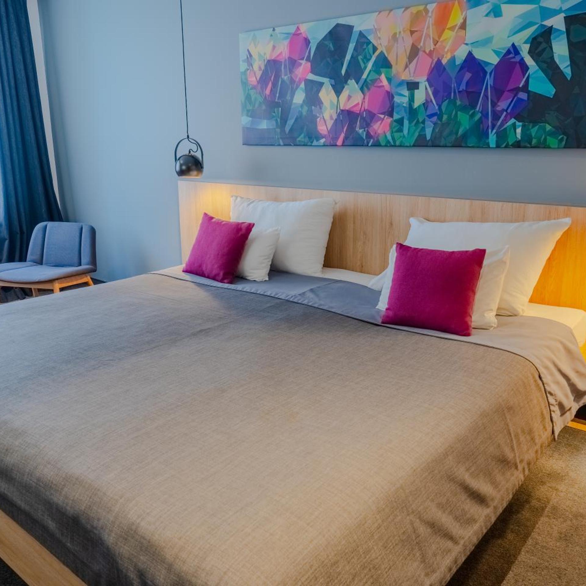 ROOM, DOUBLE BED