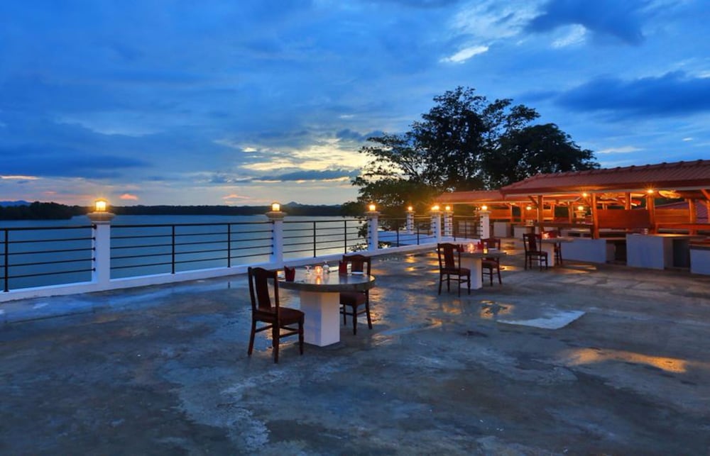 Centauria Lake Resort 45/50
