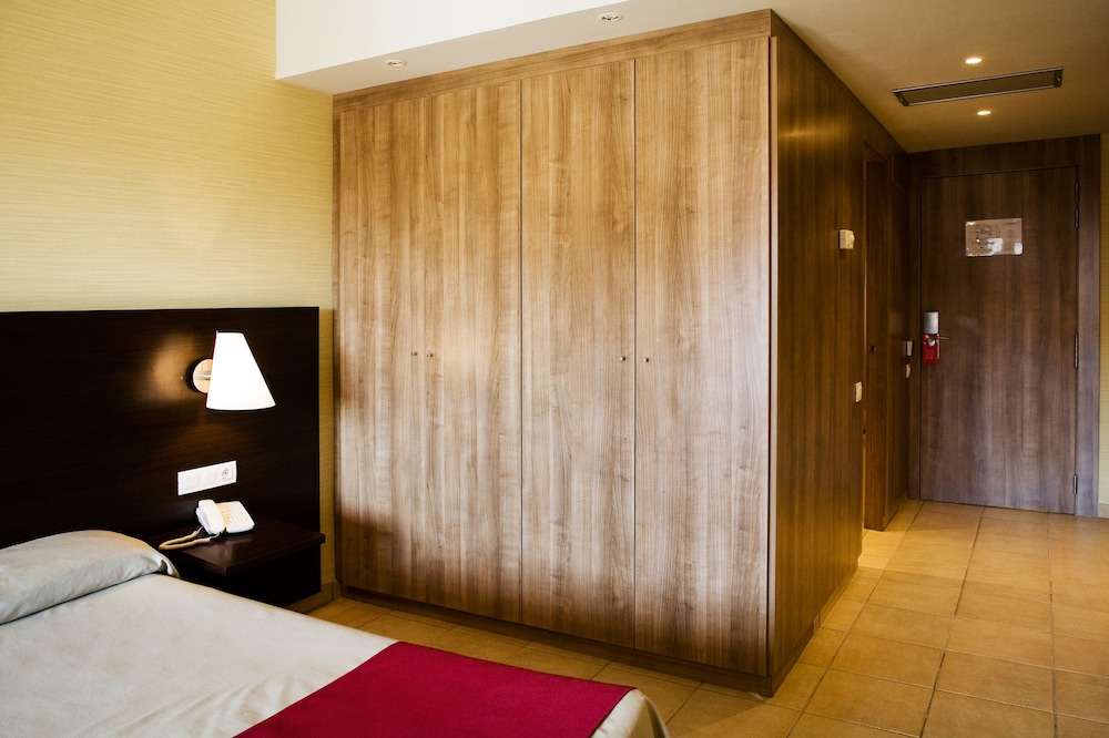 Canal Olimpic Hotel 25/64