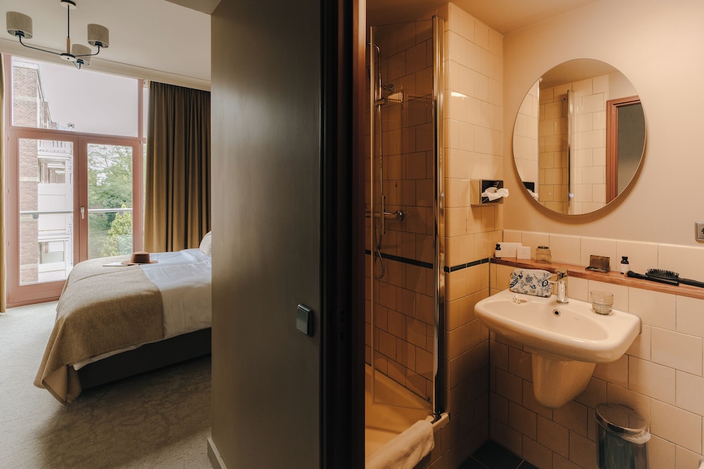 Omega Hotel 40/41