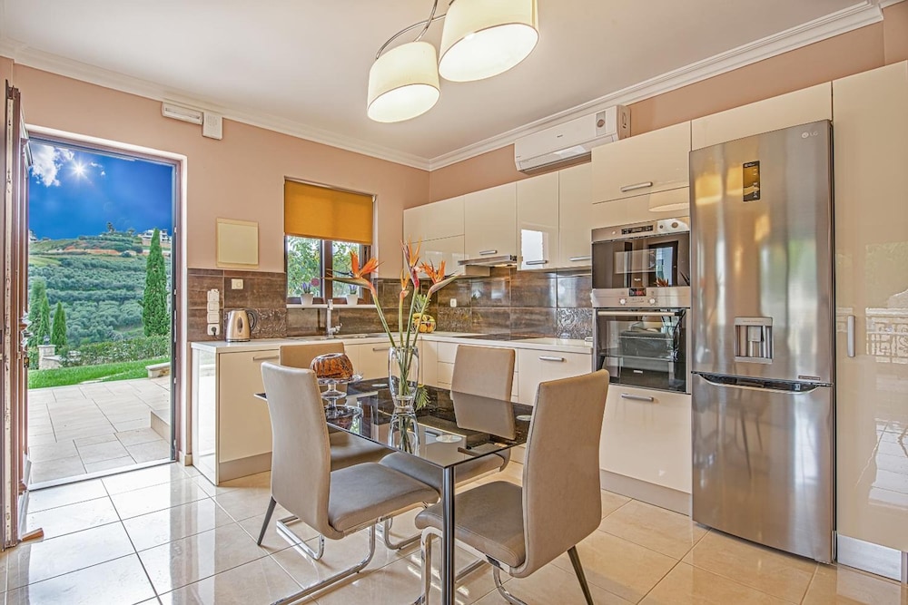 Casa Leone Suites 38/50