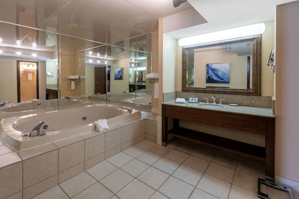 Wyndham Riverfront Little Rock 6/60