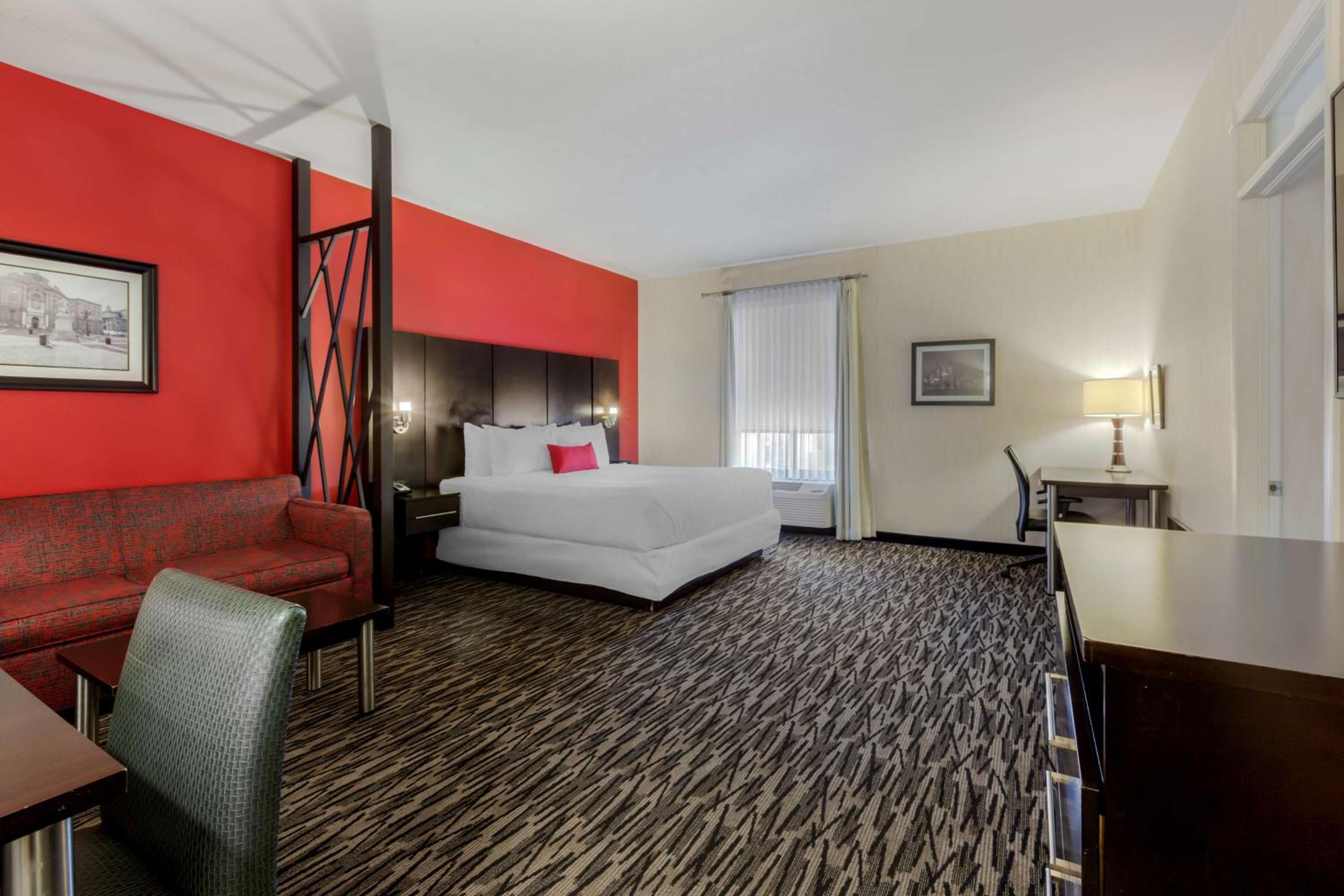 Suite, Double Bed, Sofa, Kitchenette