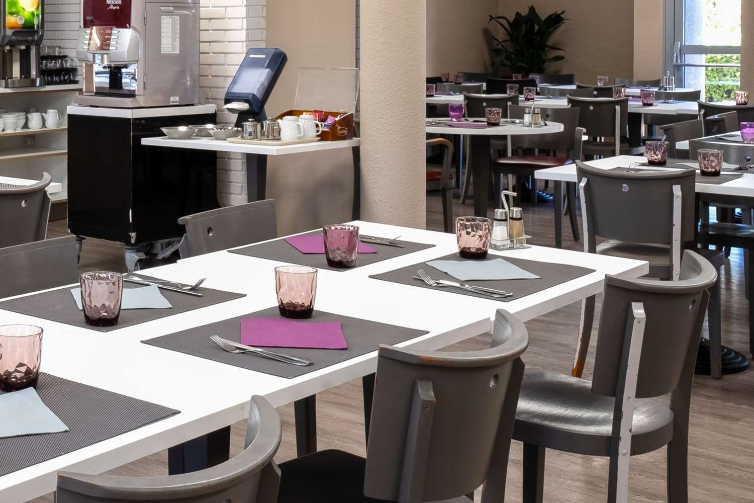 restaurant cafeteria