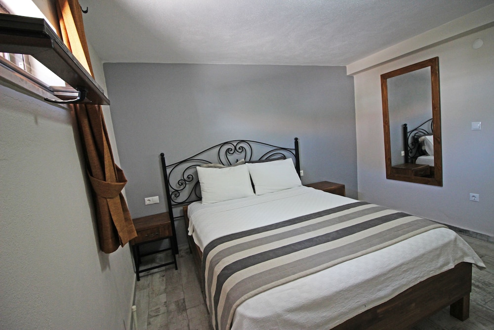 Tenedion Hotel 17/25