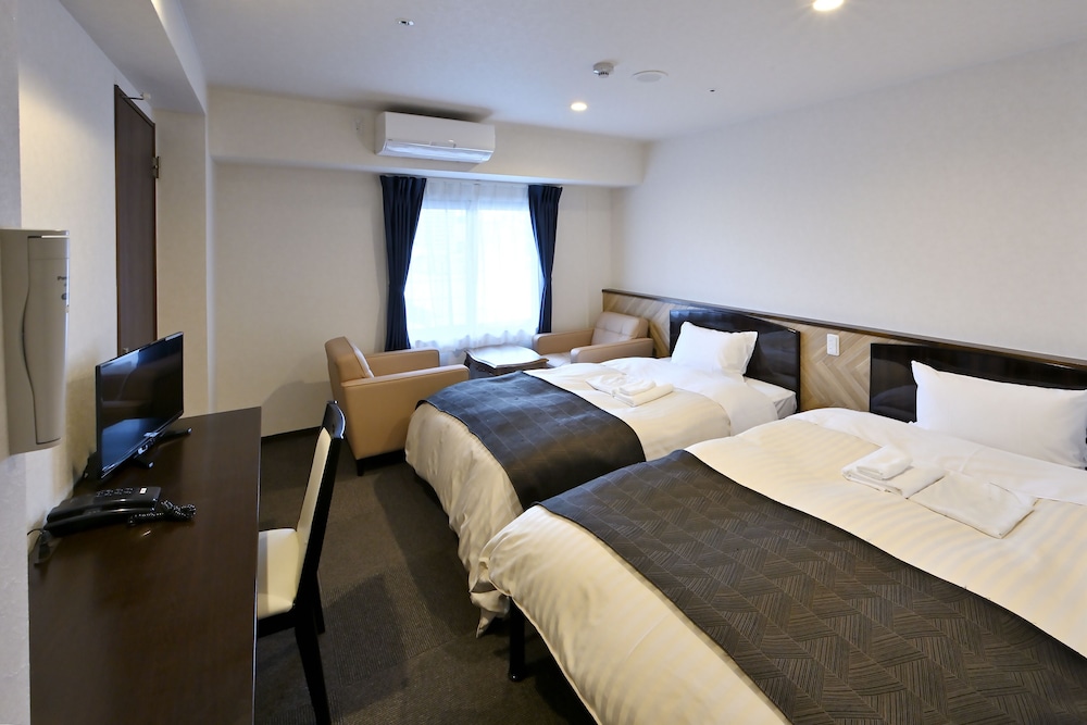RENOVATED, SUPERIOR, TWIN BEDS