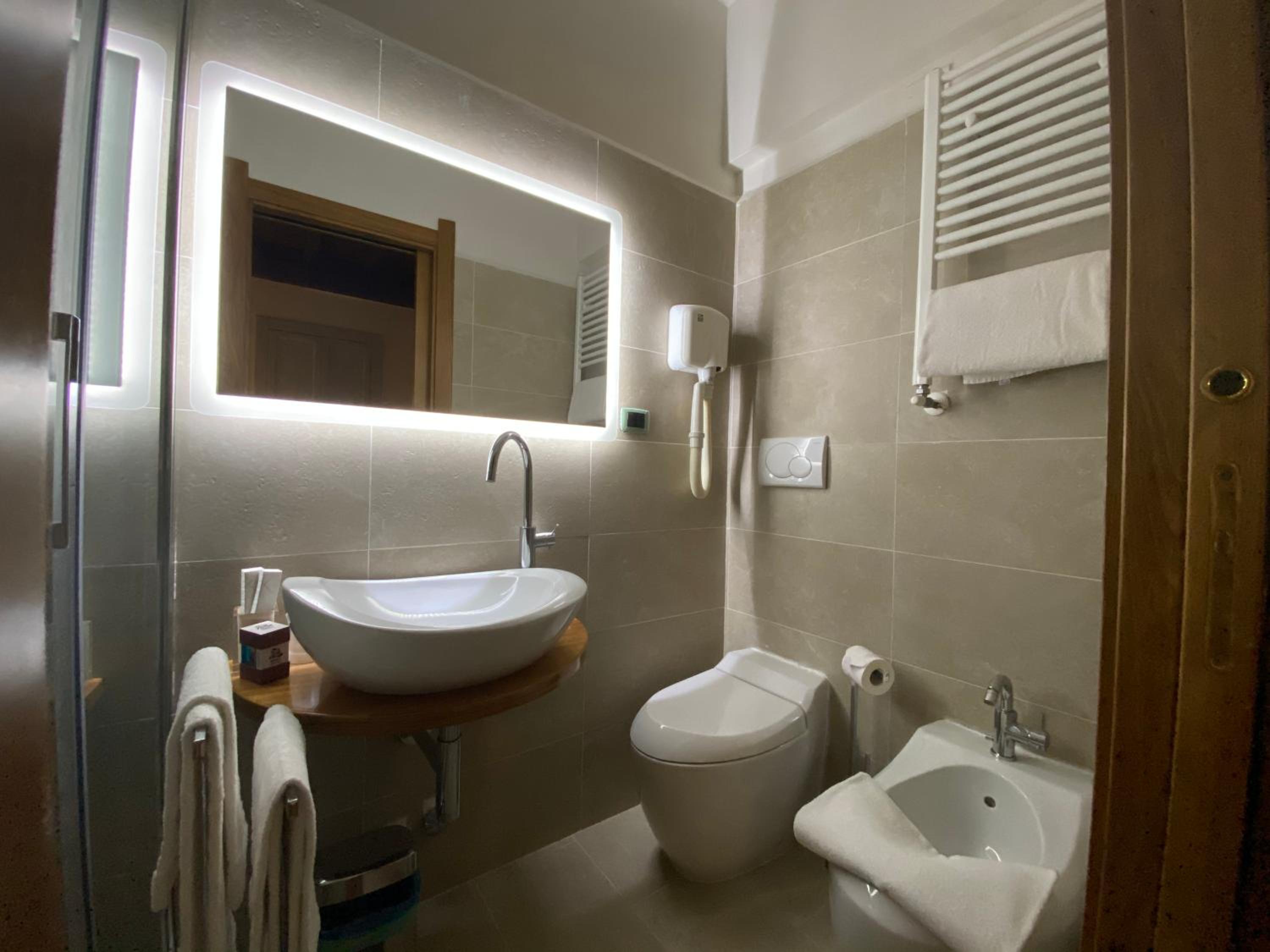 Rhona's Rooms B&B 16/18