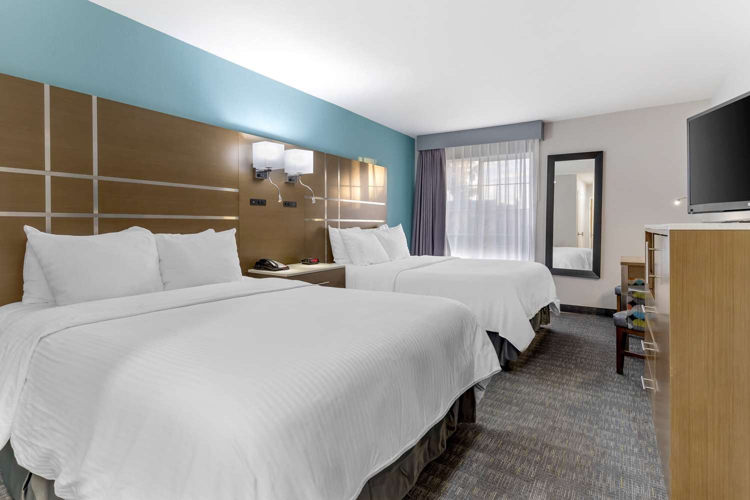 Suite, 2 Queen Beds, Bathtub, Accessible
