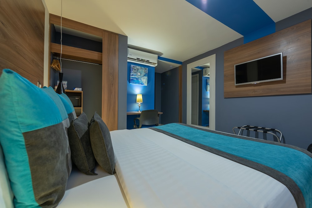 HOTEL BLUE CONCEPT 11/65