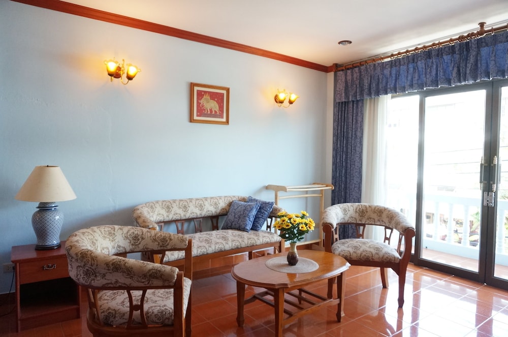 Dee-Lek Guesthouse And Restaurant 11/24