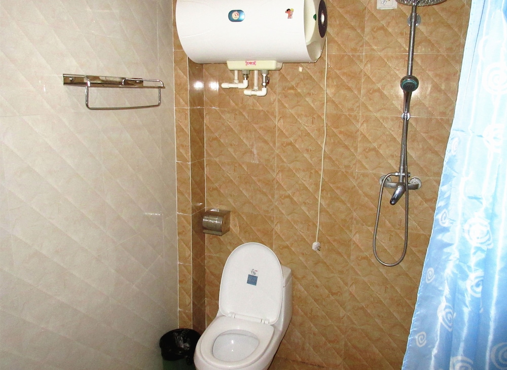 25 Four Seasons Youth Hostel 26/29