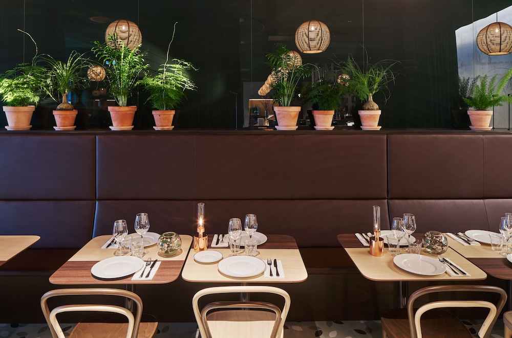 restaurant cafeteria