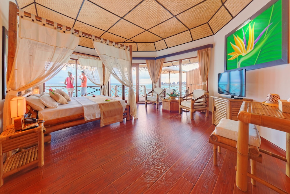 Angaga Island Resort And Spa 24/57
