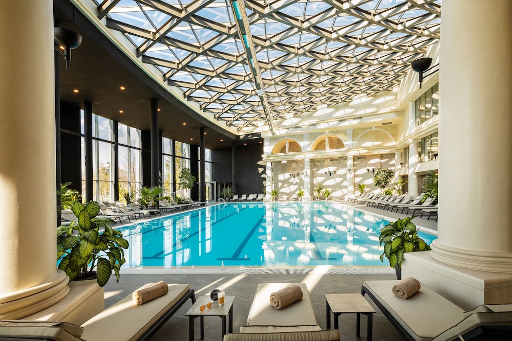Kings' Valley Medical & Spa 15/50