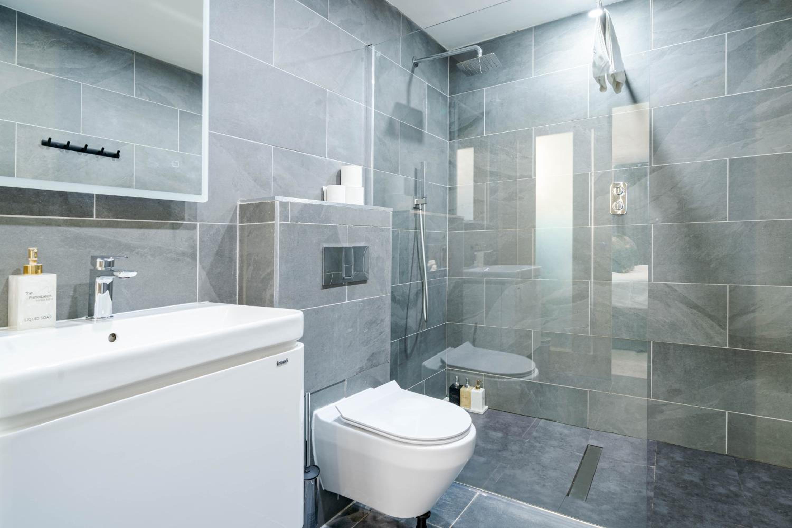 Waterhead Rooms & Suites - Parking and Light Breakfast 30/43