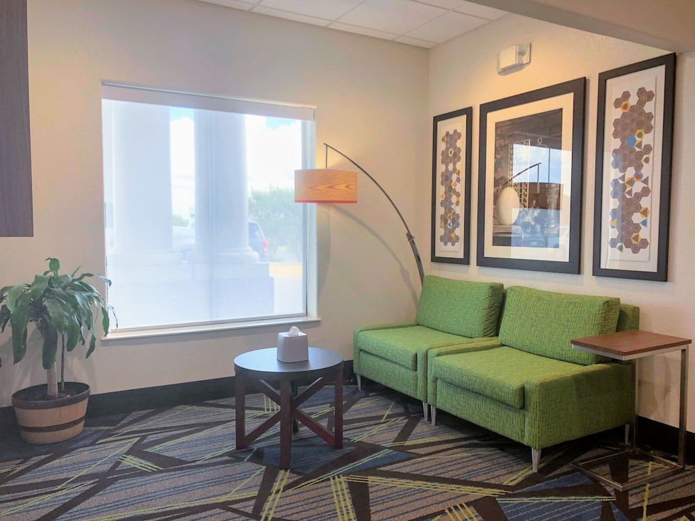 Holiday Inn Express Suites Hearne 32/49