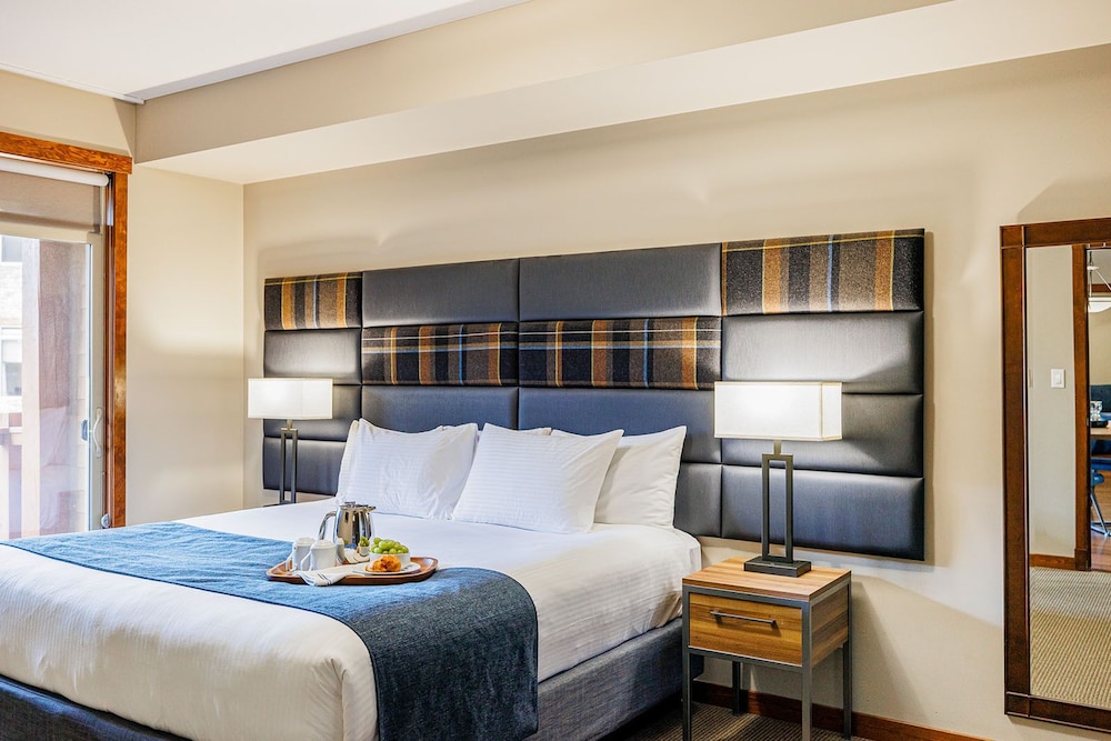 1 BEDROOM, SUITE, KING BED